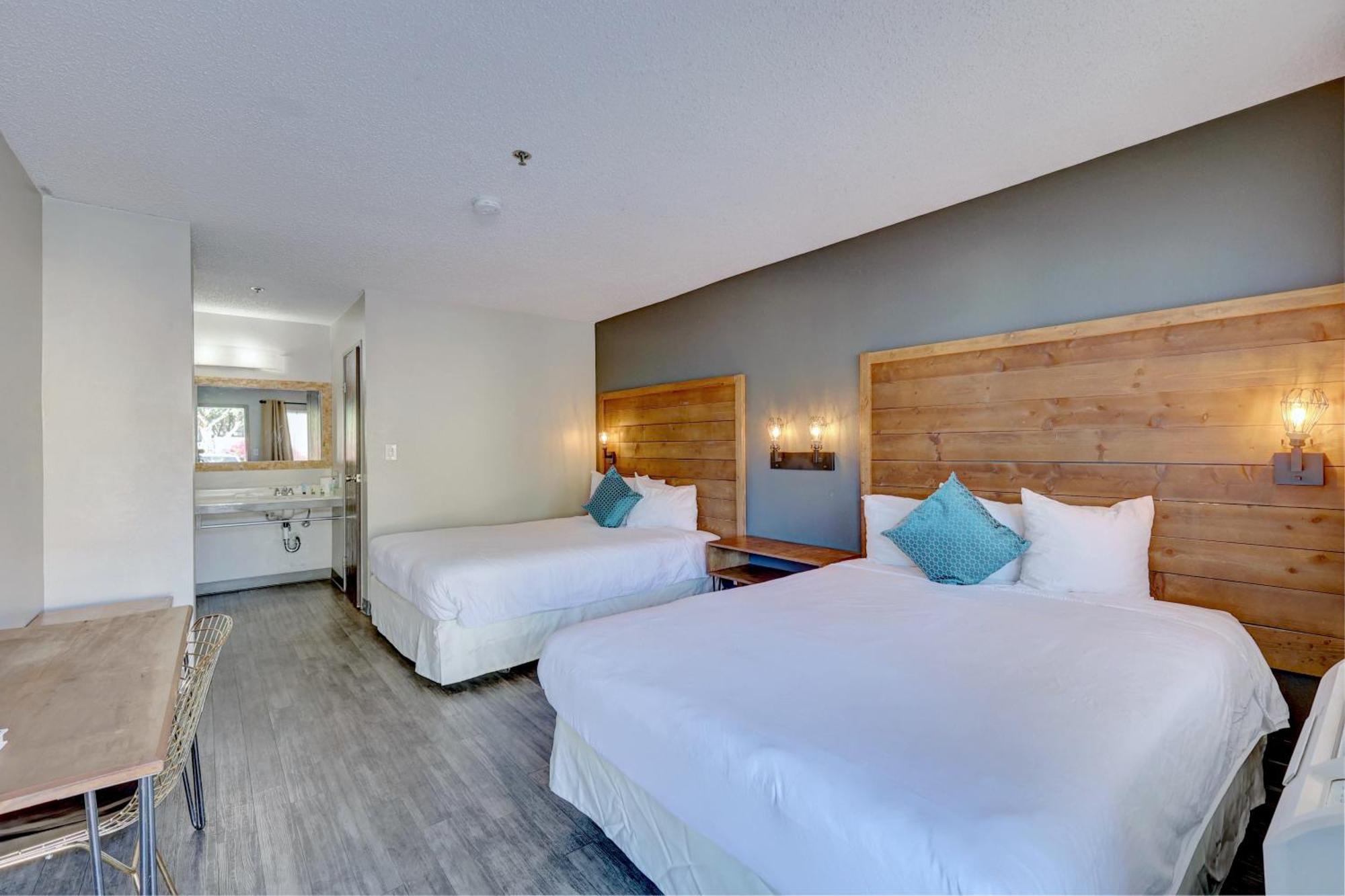Queen Room with Two Queen Beds,1499649574:JPEG