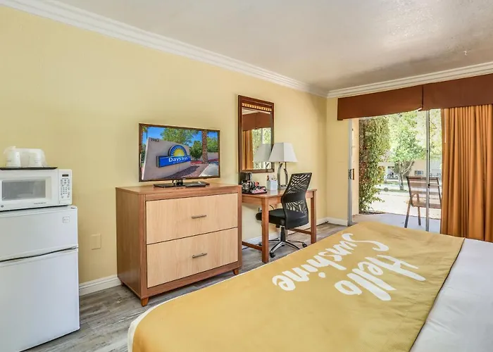 Days Inn By Wyndham Palm Springs