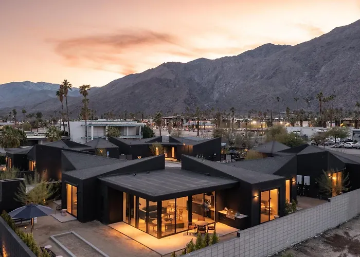 Blackhaus Suites By Avantstay Palm Springs