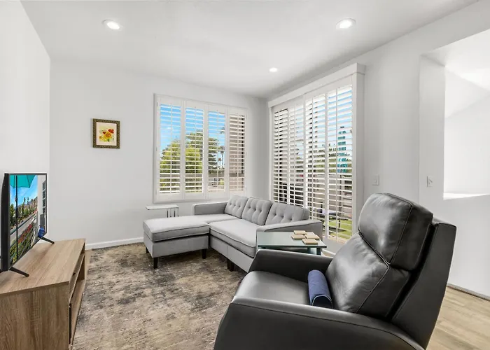 Modern & Uncluttered Villa Palm Springs