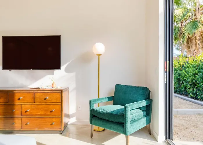 Blackhaus Suites By Avantstay Palm Springs